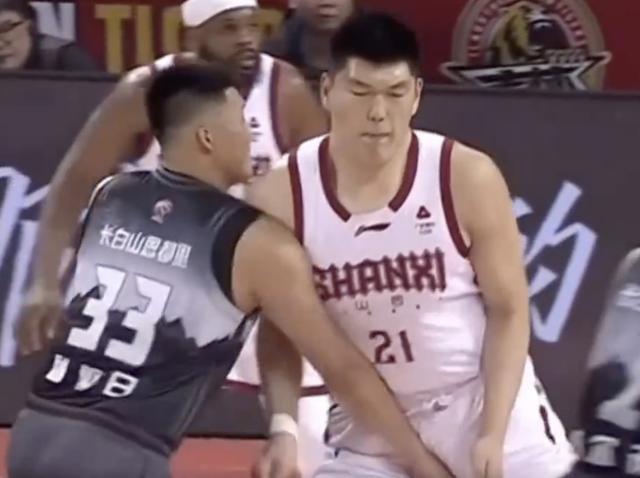 167棋牌官网-故意击打刘传兴下体,官方:吉林球员曾繁日停赛两场,罚款10万